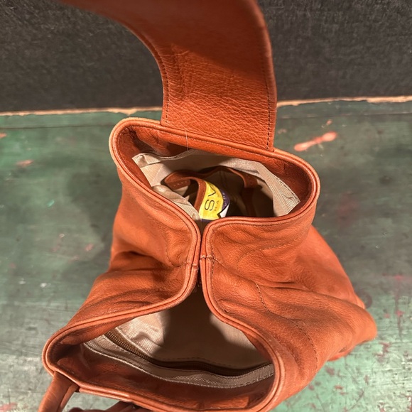 Sven Tan Leather Shoulder Bag - Picture 4 of 5